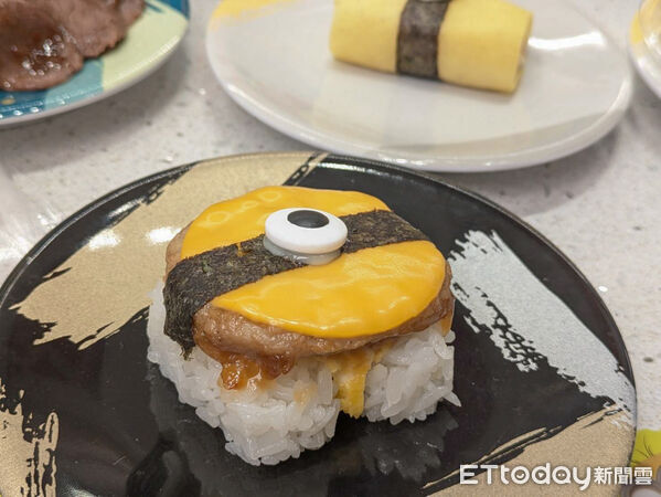▲小小兵攻佔爭鮮！明起吃11款聯名餐　12間門市變身主題店。（圖／記者黃士原攝）