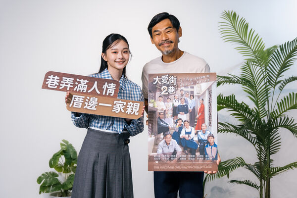 ▲《大愛街2巷》夏靖庭劇中飾演「曾武雄阿公」，和邵奕玫在劇中飾演祖孫。（圖／大愛提供）