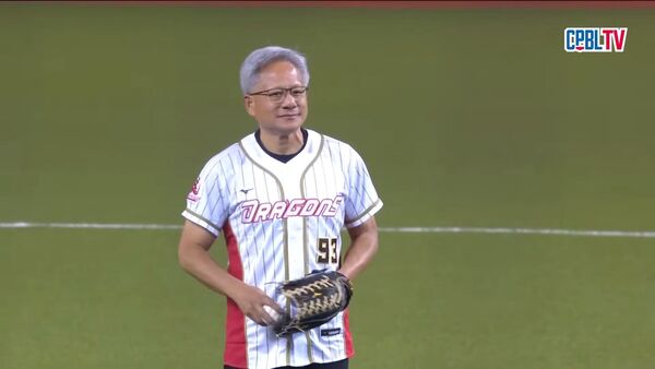 黃仁勳開球必穿93號球衣。（翻攝CPBL YT）