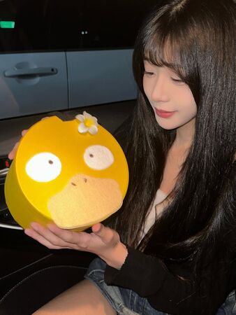 ▲▼袁惟仁女兒生日願望藏洋蔥！陸元琪心疼曝：面相變了。（圖／翻攝自Instagram／yzzn.v）