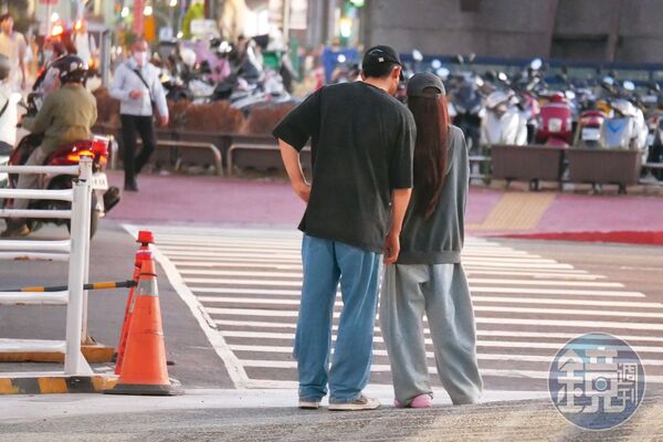 林襄續愛馬傑森1／林襄、馬傑森無罩約會全紀錄　十指緊扣過馬路超甜密