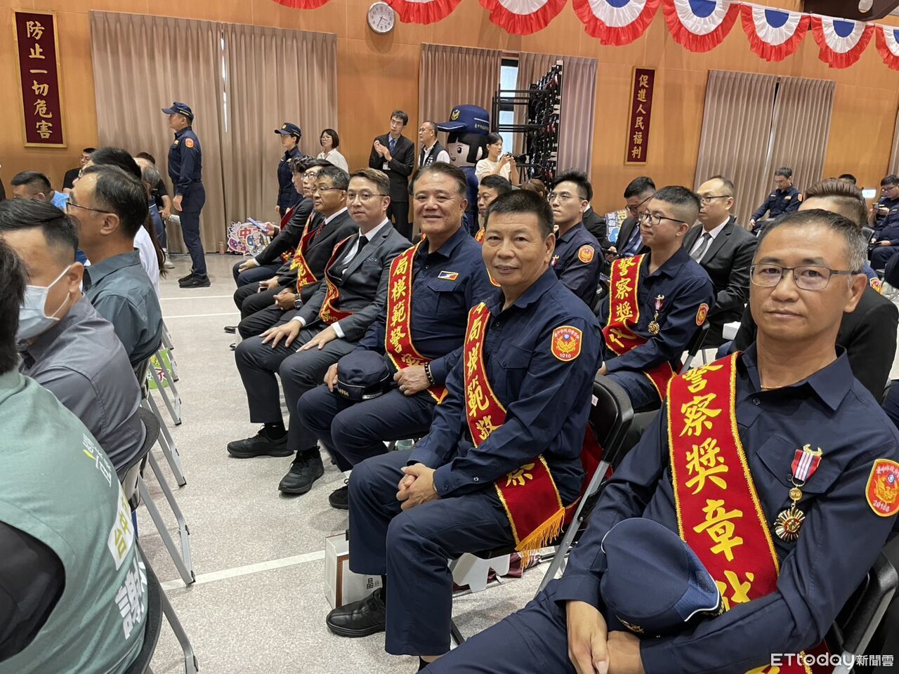 台中表揚35績優模範警察 鄭照新:5904人每月加薪3880元