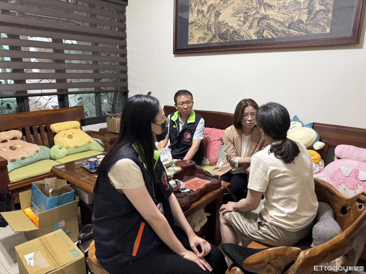 「照顧者也需要被照顧」 雲林犯保慰訪重傷家庭送暖端午