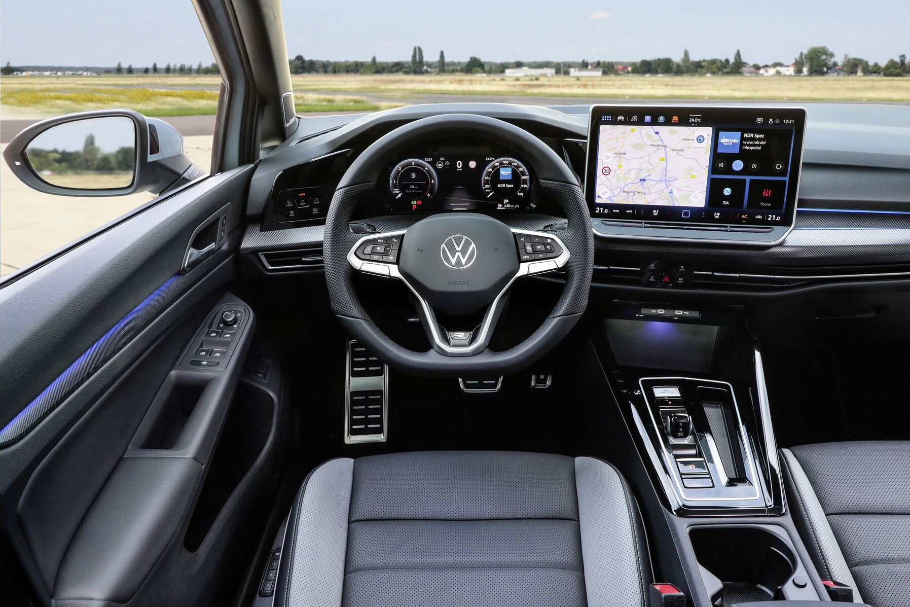 ▲響應福斯Golf GTI 50週年！6月買Golf促銷很有感。（圖／翻攝自福斯）