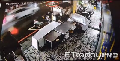 蘆洲翁橫越馬路遭2車撞輾慘死　毒駕女被收押！驚悚影片曝