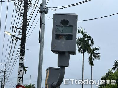 收罰單氣炸!暴怒伯怒砸165萬冠軍測速桿 吃官司還要賠錢慘了