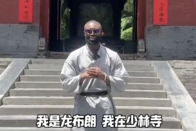 複製溫班經驗？又有NBA球星登少林寺「取經」　中文名「龍布朗」