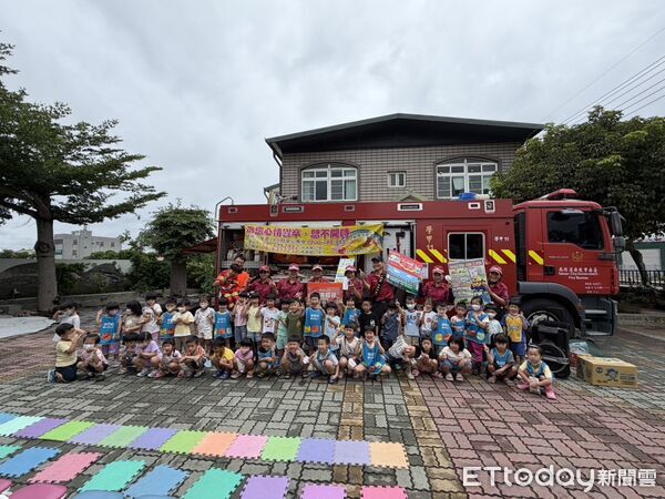 ▲台南市政府消防局第三大隊學甲消防分隊前往私立諾貝爾幼兒園，辦理防火防災宣導活動。（記者林東良翻攝，下同）