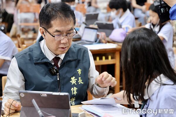 ▲台南市政府攜手均一平台教育基金會推動AI與數位學習融入教學，舉辦數學講義試辦計畫成果發表會。（記者林東良翻攝，下同）