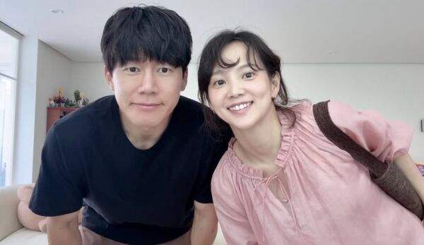 ▲金武烈、是寵妻魔人　15年前手滑告白信：妳讓我完整。（圖／翻攝自金武烈IG、尹昇娥IG）