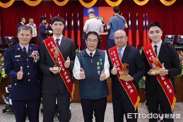 ▲台南市政府舉行115年警察節慶祝大會，市長黃偉哲頒獎表揚模範警察、警察獎章代表及績優警察之友。（記者林東良翻攝，下同）