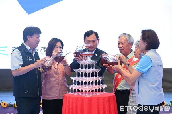 ▲台東表揚50對金鑽石婚夫妻見證幸福人生。（圖／記者楊晨東翻攝）