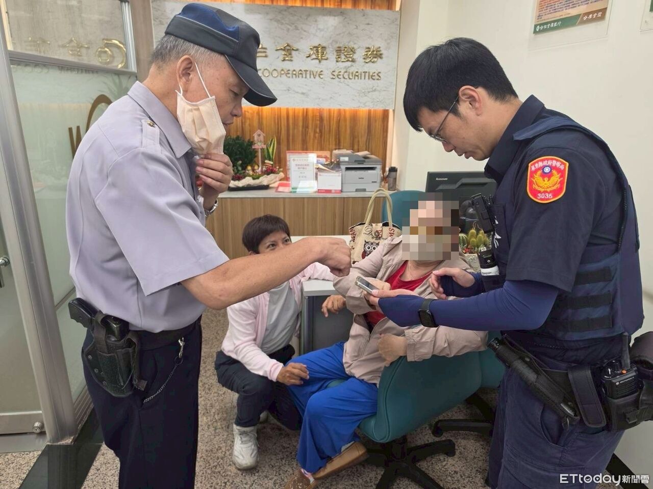 網友誘投資「先匯10萬」解控管 東港警銀聯手保住婦積蓄
