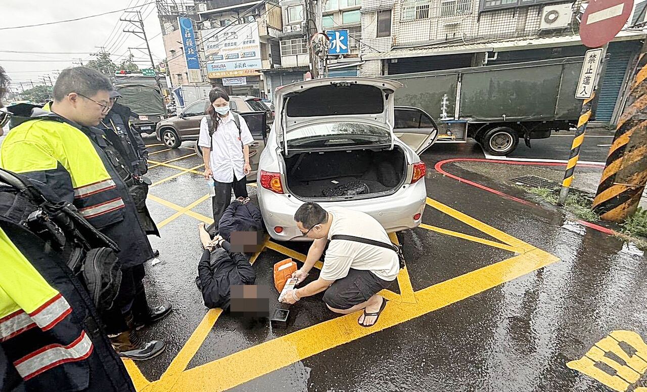 民眾誤信投資詐騙面交40萬 桃警當場逮收水手、車手