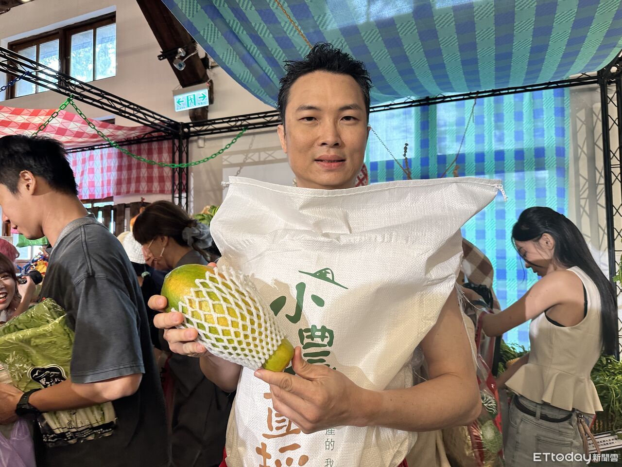 全聯14位小農走秀「天菜賣天菜」 工程師轉行種木瓜原因曝