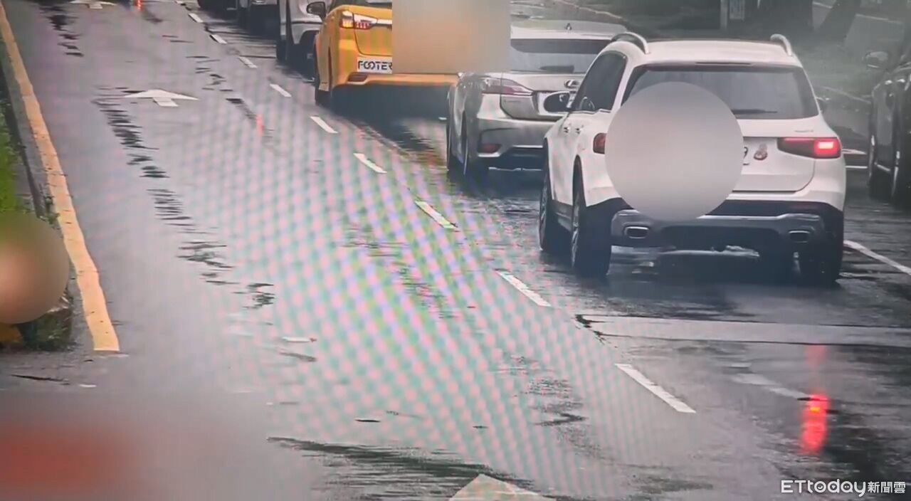北市國父紀念館旁車3車追撞 小黃運將沒注意前方車流釀禍