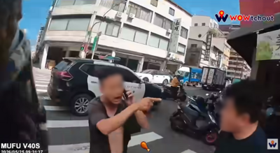 撞人還嘴邱！直行哥被「高雄馬東石」打爆　穿破T吼：嘎林北但勒