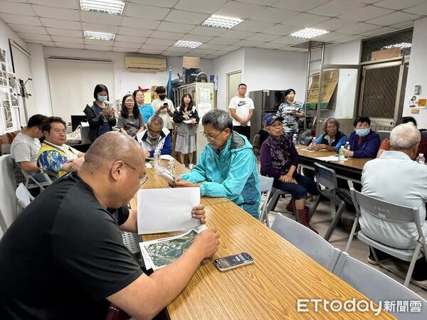 ▲▼中華電信建置「台澎金馬第四海纜南側海纜系統」，9日晚間由鎮長李誠智帶隊，親赴古崗社區活動中心召開說明會。（圖／翻攝自「金門古崗自然村」臉書）