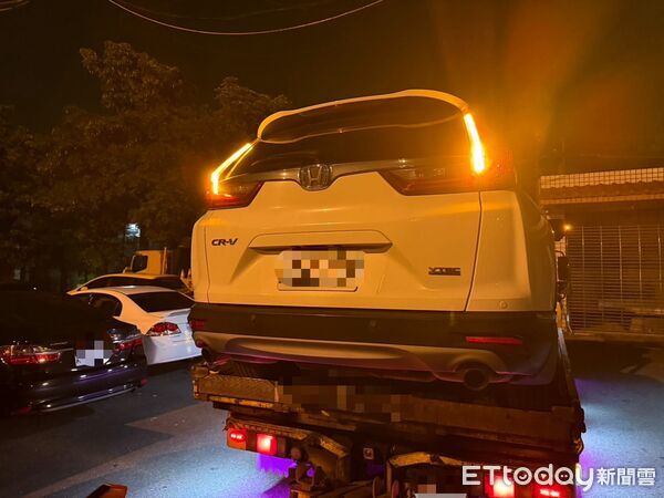 ▲▼國道床墊車禍             。（圖／記者陳宏瑞翻攝）