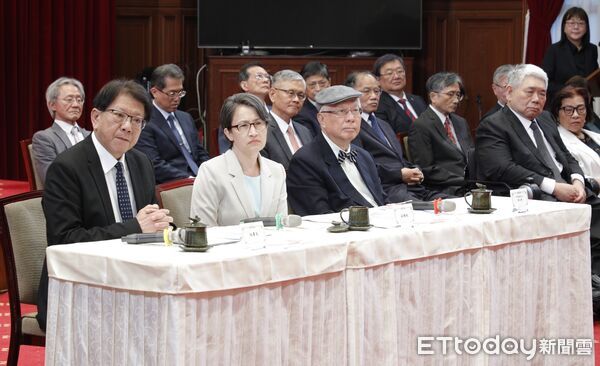 ▲副總統蕭美琴在總統府秘書長潘孟安陪同下主持「監察院第7屆正、副院長及監察委員被提名人介紹記者會」，府方提名包含監察院長陳永興、副院長王榮璋在內的29位監察委員。（圖／記者湯興漢攝）