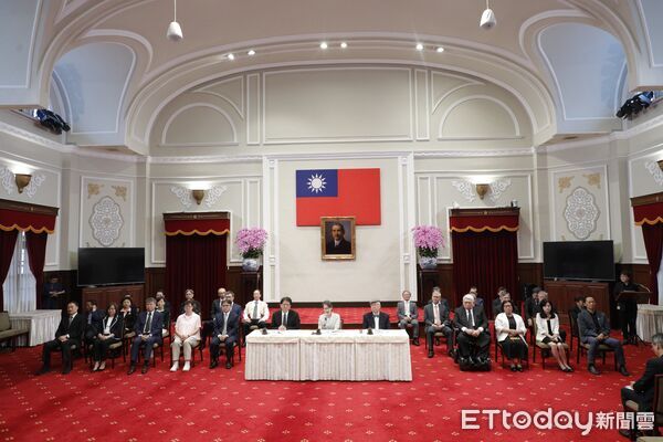 ▲副總統蕭美琴在總統府秘書長潘孟安陪同下主持「監察院第7屆正、副院長及監察委員被提名人介紹記者會」，府方提名包含監察院長陳永興、副院長王榮璋在內的29位監察委員。（圖／記者湯興漢攝）