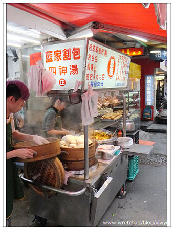 ▲▼藍家割包。（圖／VIVIYU小世界授權提供）