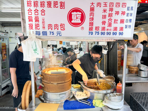 ▲▼藍家割包。（圖／VIVIYU小世界授權提供）