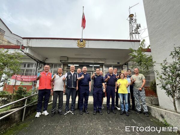 ▲竹山分局秀峰派出所與鳳凰派出所卸(新)任所長交接典禮。（圖／記者高堂堯翻攝）