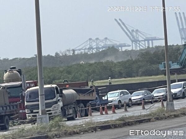 ▲▼ 直擊高雄「廢土沙塵暴」！南星計畫重啟居民崩潰：淪吃土第一排 。（圖／環團提供）