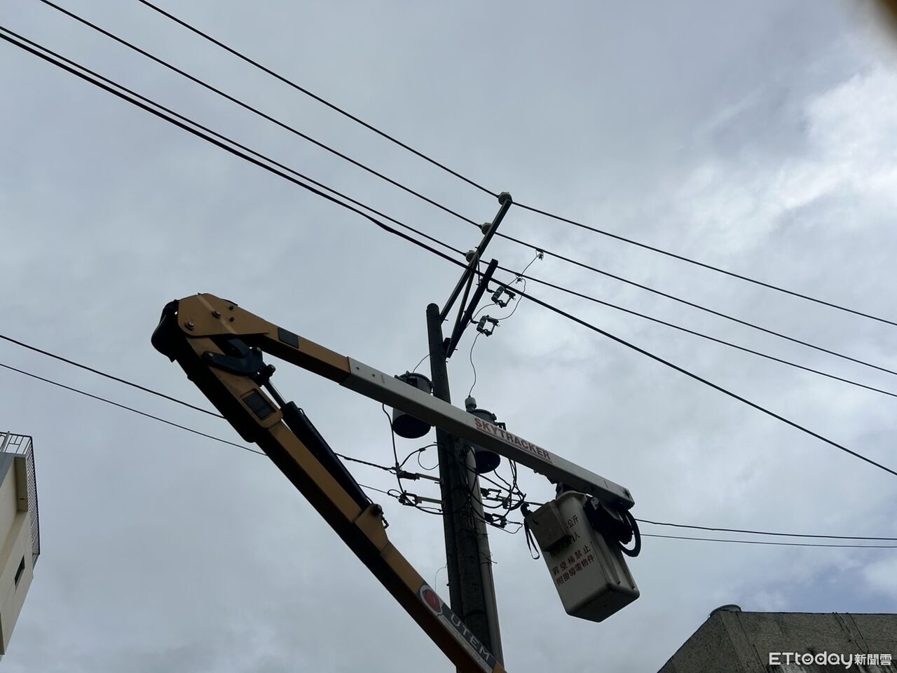 高雄無預警停電!高壓電纜接頭故障影響4056戶 台電緊急搶修