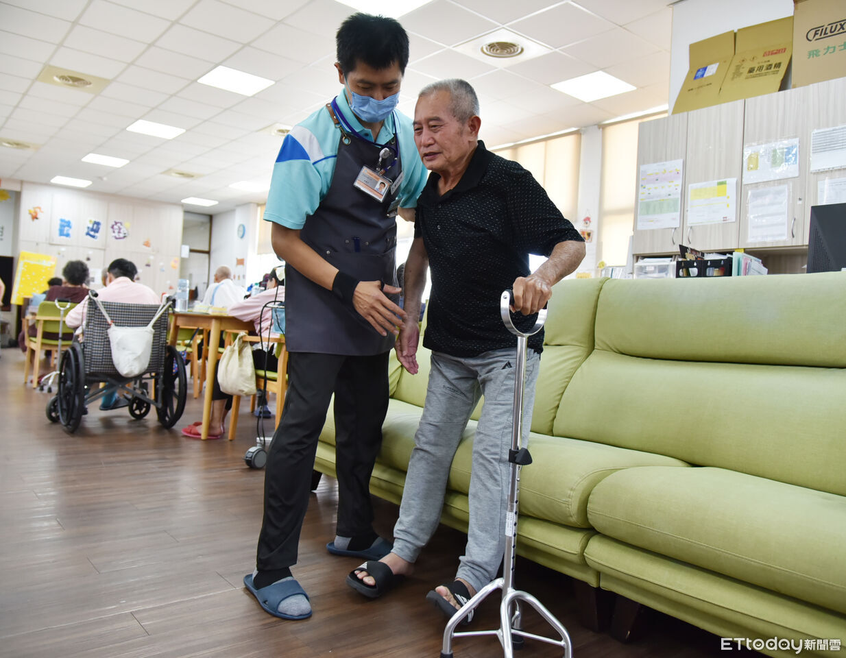 減班休息後轉戰長照 勞動部職務再設計助他穩定就業