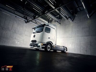 賓士「全新電動拖車頭」正式登場！專攻大容量運輸明年第2季量產