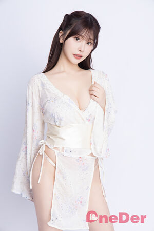 ▲▼木南美美「只貼胸貼」見台粉：正確決定。（圖／萬德佛提供）