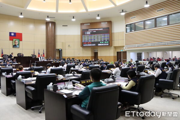 ▲吃荔枝可能酒測超標爭議，近日被苗栗縣議員接連質詢，警察局長證實吃荔枝可能有偽陽性，會要求依規定讓民眾先漱口再酒測。（圖／記者楊永盛攝）