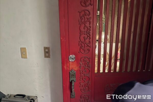 ▲▼獨居的陳男被發現猝死在家中浴缸             。（圖／記者陳以昇翻攝）