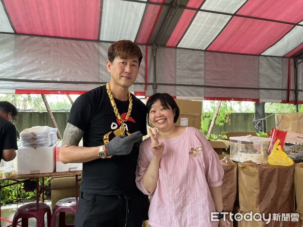 ▲邱世文於活動中宣布退出民進黨，未來將以無黨籍身分投入斗六選區縣議員選舉。（圖／記者游瓊華翻攝）