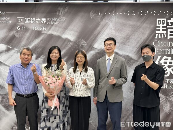 ▲▼國家攝影文化中心舉行「黯像：看見不見」攝影展，集結視障者攝影師及相關作品，顛覆大眾對「攝影」與「觀看」的印象，同時也探討視障者在社會結構面臨的議題。（圖／記者林育綾攝）
