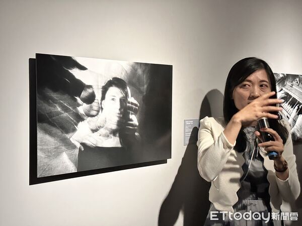 ▲▼國家攝影文化中心舉行「黯像：看見不見」攝影展，集結視障者攝影師及相關作品，顛覆大眾對「攝影」與「觀看」的印象，同時也探討視障者在社會結構面臨的議題。（圖／記者林育綾攝）