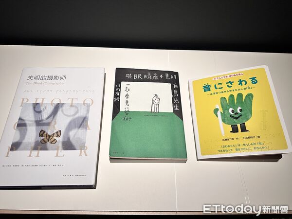 ▲▼國家攝影文化中心舉行「黯像：看見不見」攝影展，集結視障者攝影師及相關作品，顛覆大眾對「攝影」與「觀看」的印象，同時也探討視障者在社會結構面臨的議題。（圖／記者林育綾攝）