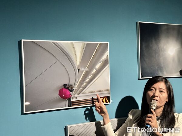 ▲▼國家攝影文化中心舉行「黯像：看見不見」攝影展，集結視障者攝影師及相關作品，顛覆大眾對「攝影」與「觀看」的印象，同時也探討視障者在社會結構面臨的議題。（圖／記者林育綾攝）