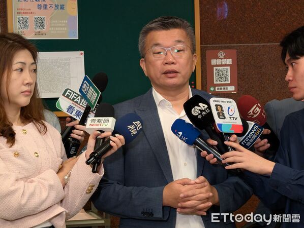 ▲民進黨團總召蔡其昌受訪。（圖／記者林敬旻攝）