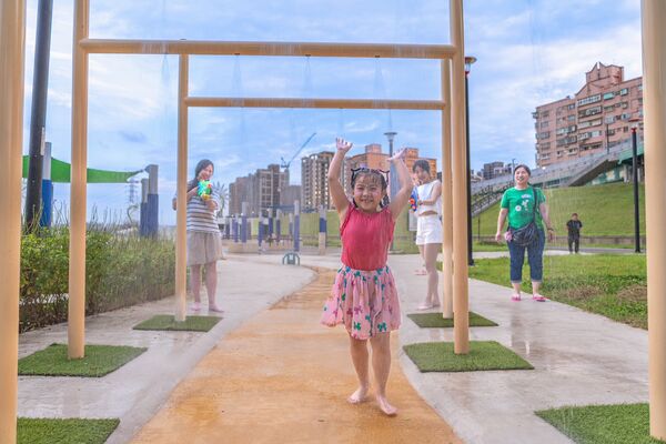 ▲▼三重「花漾水樂園」將於明（13日）正式開幕啟用。（圖／新北市高灘處提供）