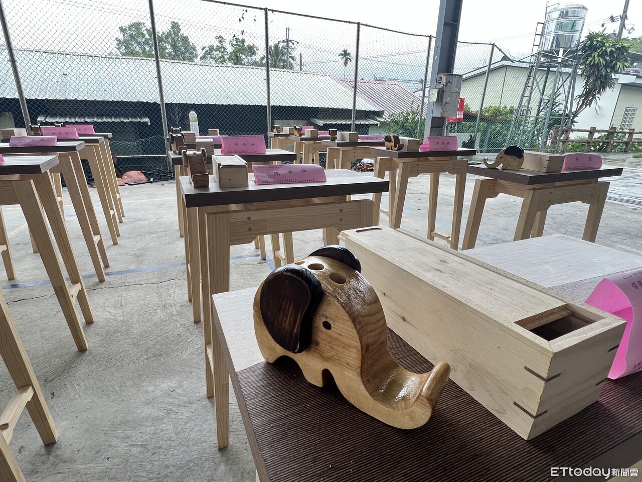 從一塊木頭到一件作品 台東縣府木工家具職訓班展現職人新力量