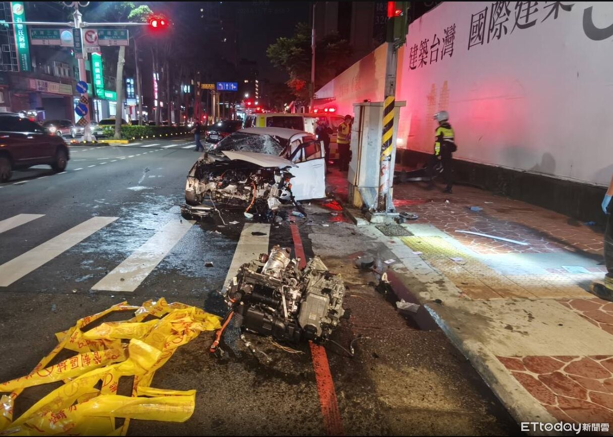 快訊/桃園警匪追逐車禍 2路人被撞失去呼吸心跳、駕駛昏迷