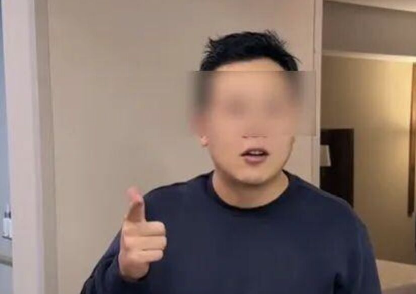 ▲王先生控诉飞车劫匪犯案经过。 (图/翻摄都市快报)