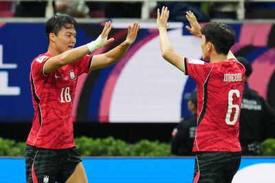 抱病奮戰！吳賢揆發燒38度照上陣　助韓國轟致勝球