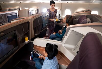 萬呎高空也能看世足賽　新航、阿聯酋航空推機上直播