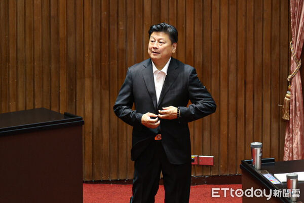 韓國瑜嗆「不來就辭總召」　傅崐萁通知開記者會！7分鐘後突取消