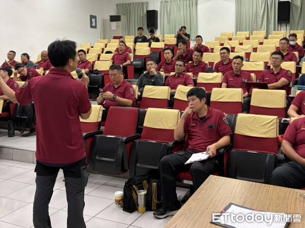 ▲台南市消防局辦理火搶教官複訓研討會，強化教官團火場救災戰術與教學能力。（記者林東良翻攝，下同）