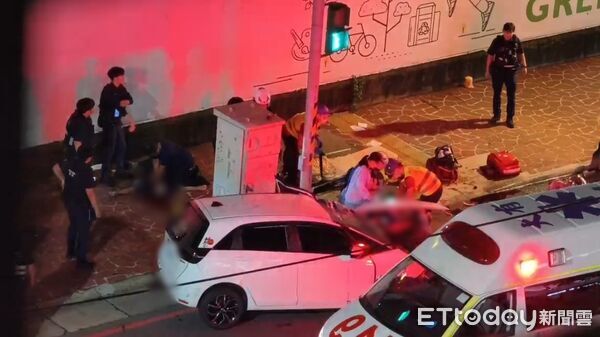 ▲桃園毒蟲撞擊瞬間曝光，行人血噴牆面，斷肢掛車底。（圖／記者黃彥傑翻攝，下同）